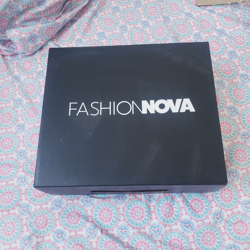 Fashion Nova- 90'S Phyton skin block heel - Picture 4 of 6